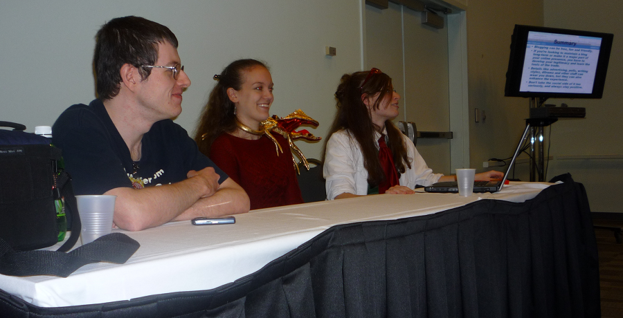 The folks from Borderline Hikikomori running their anime blogging panel at Ohayocon 2010